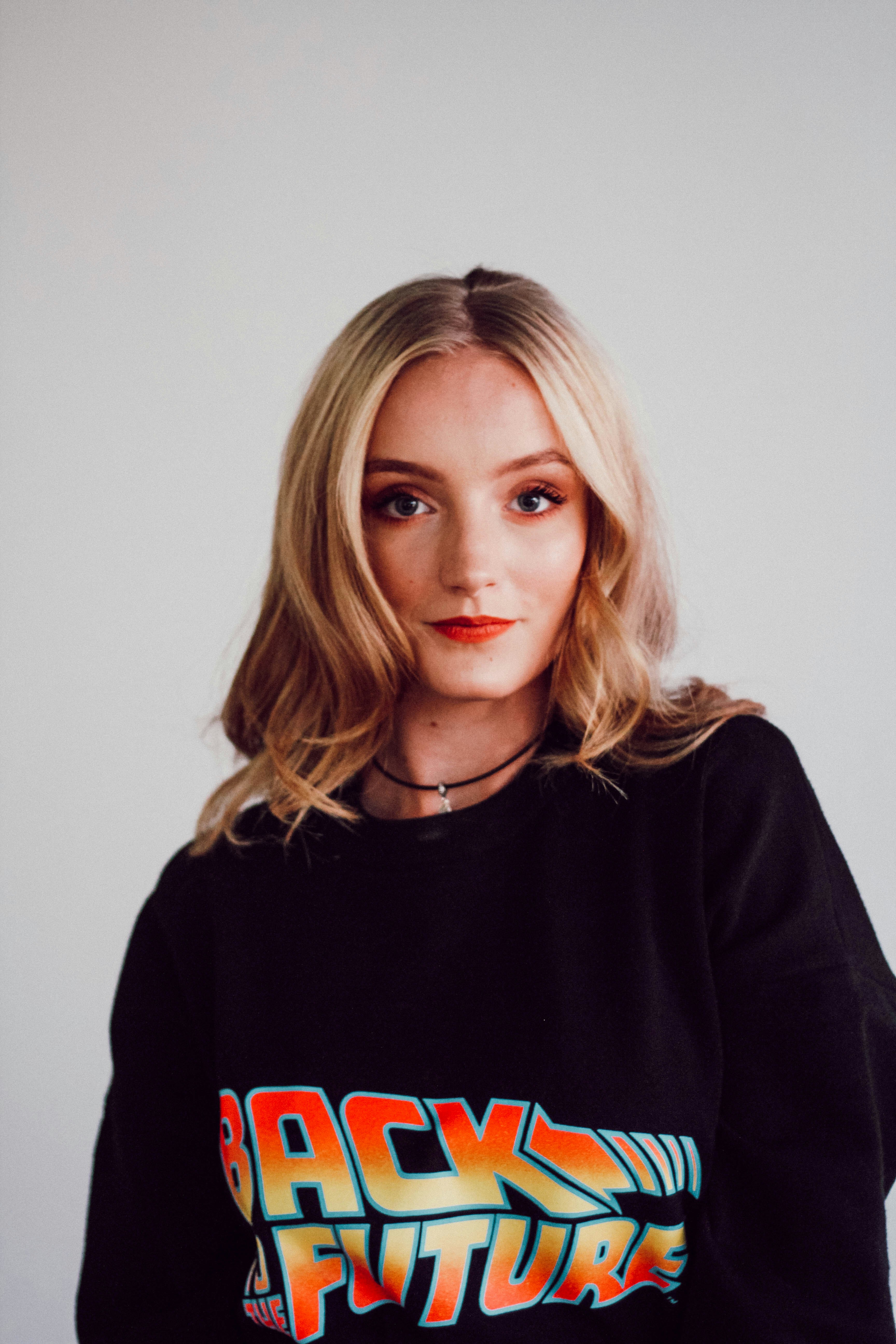 关于我们：团队与内容理念视觉海报